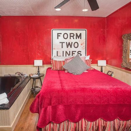 7F Lodge And Events College Station Esterno foto