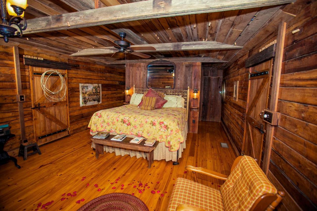 7F Lodge And Events College Station Esterno foto