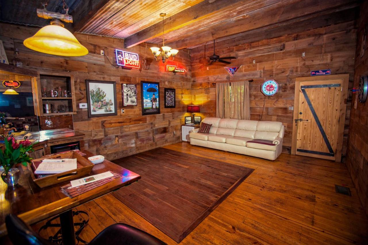 7F Lodge And Events College Station Esterno foto