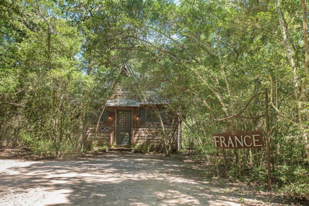 7F Lodge And Events College Station Esterno foto